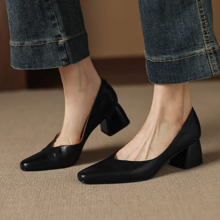 LIVIA LUXE PUMPS - Image 4